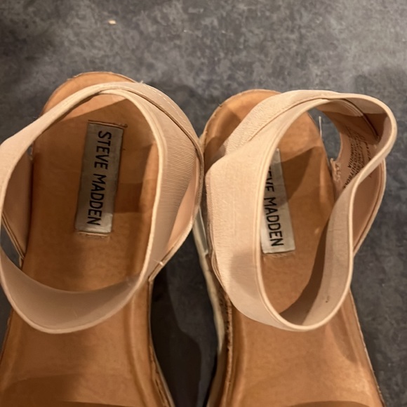 Steve Madden tan platform sandals - Picture 2 of 5
